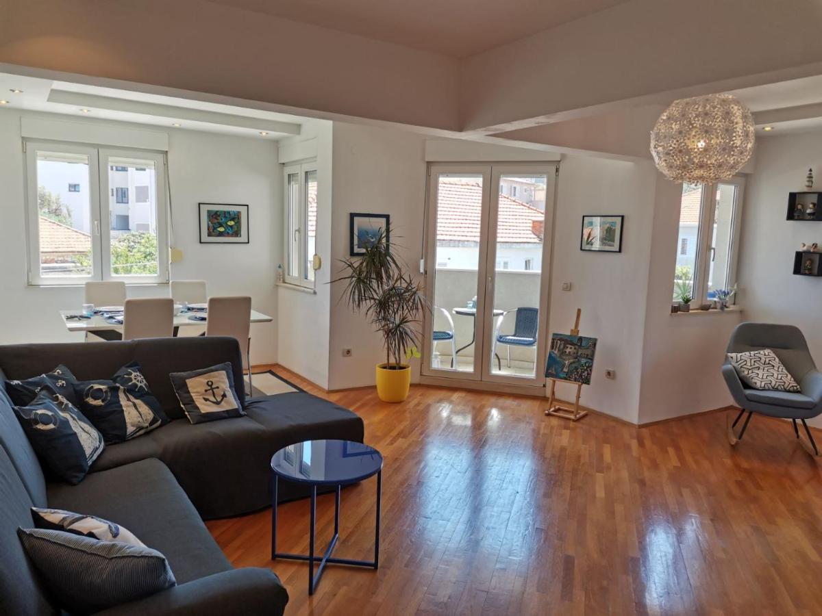 1 Apartmant & 1 Delux With Bathroom