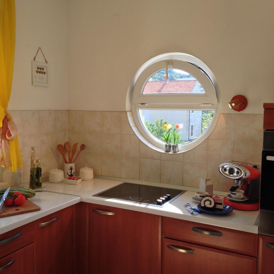 1 Apartmant & 1 Delux With Bathroom Apartment